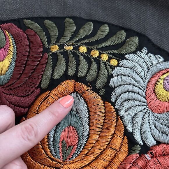 Free People Denim Women Boho Button Up Floral Embroidered Jacket XS/S FLAWED‎ - Picture 11 of 13